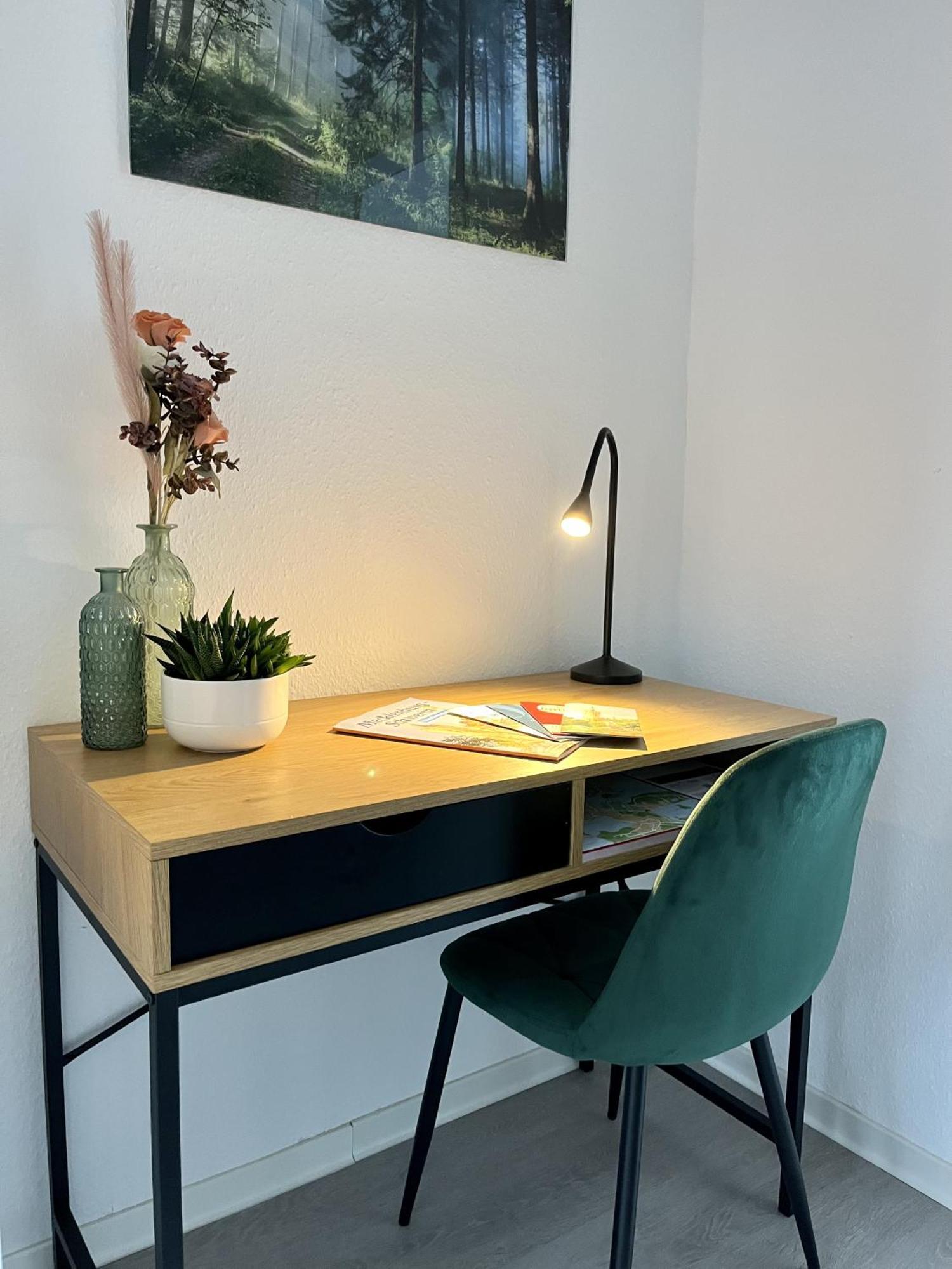 Endless: Studio Mit Netflix + Workstation Im Zentrum Schwerin  Exterior foto