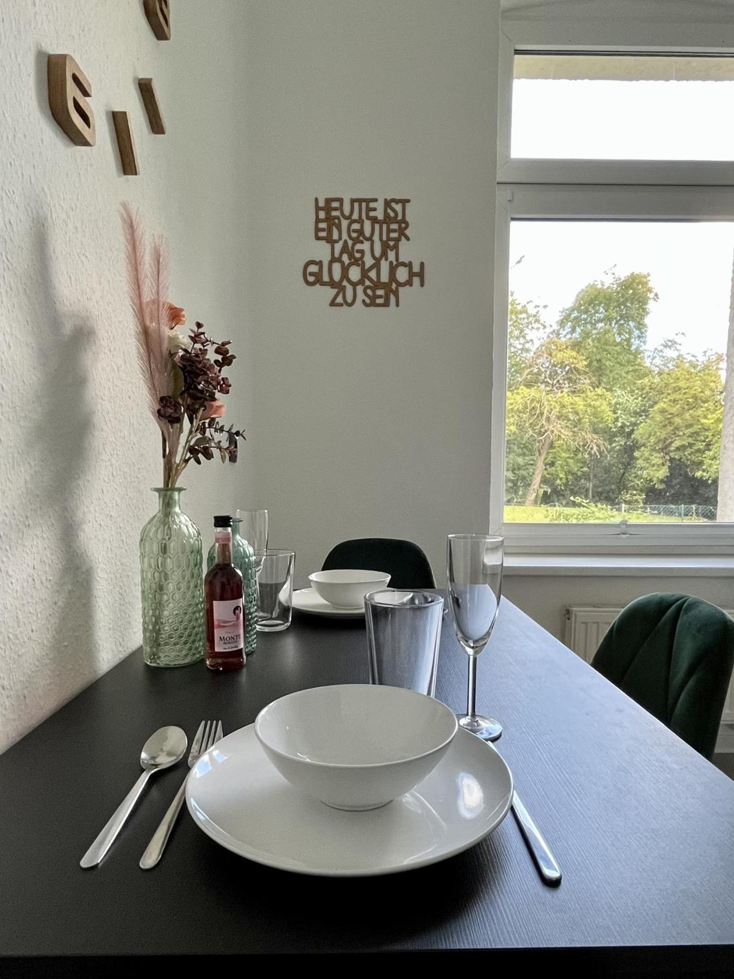 Endless: Studio Mit Netflix + Workstation Im Zentrum Schwerin  Exterior foto